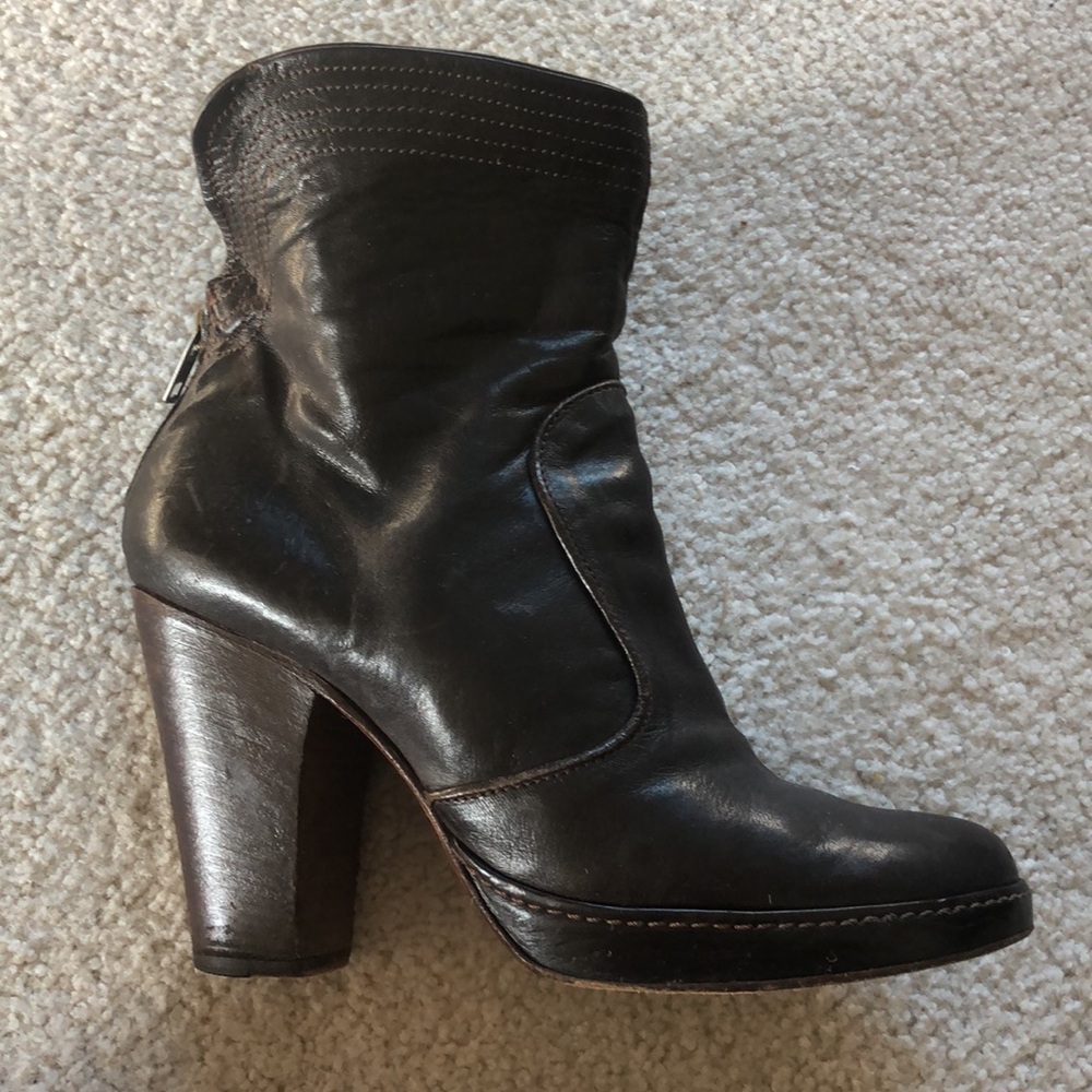 Fiorentini & Baker 39.5 (8.5-9) buttery leather ankle booties brown platform